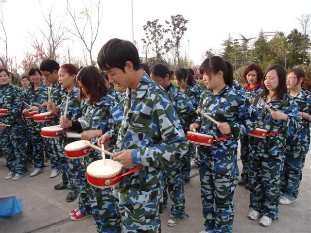 鼓舞飞扬